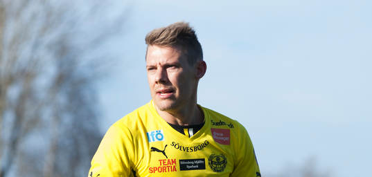 Mjällbys Patrik Ingelsten i matchen i Svenska Cupen mellan
