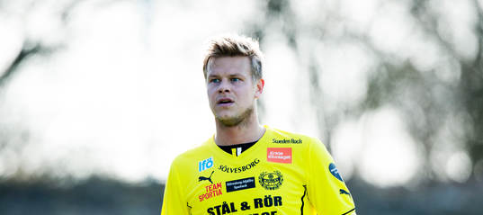 Mjällbys David Löfquist i matchen i Svenska Cupen mellan
