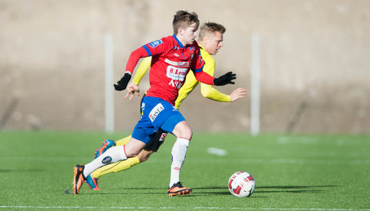 Löpduell i matchen i Svenska Cupen mellan Mjällby och