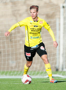 Mjällbys Rikard Östlin i matchen i Svenska Cupen mellan