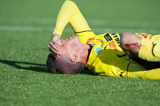 Mjällbys Patrik Ingelsten skadad i matchen i Svenska Cupen