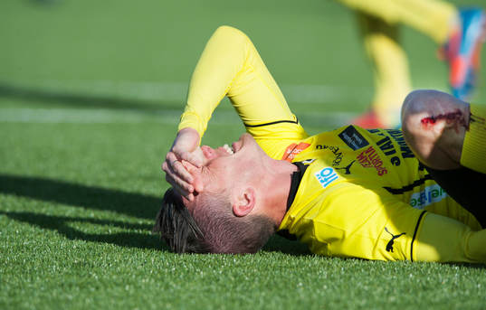 Mjällbys Patrik Ingelsten skadad i matchen i Svenska Cupen