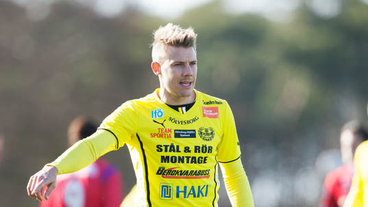 Mjällbys Patrik Ingelsten i matchen i Svenska Cupen mellan