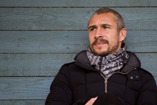 Falkenbergs tränare Henrik Larsson på läktaren