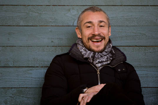 Falkenbergs tränare Henrik Larsson på läktaren