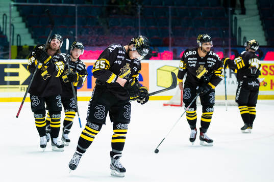s spelare med Derek Joslin närmast ser deppiga ut