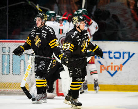 s Jonas Liwing oich Mattias Janmark  (v) ser deppiga ut