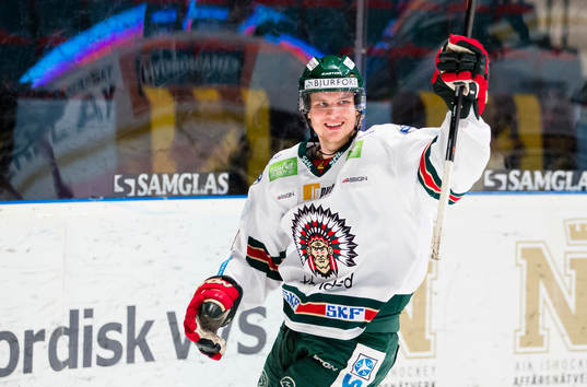Frölundas Max Görtz ser glad ut