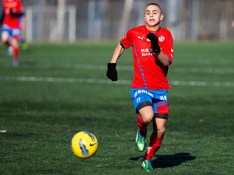 Helsingborgsspelare jagar bollen