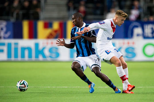 Djurgårdens Mark Mayambela och Assyriskas Jens Jacobsson