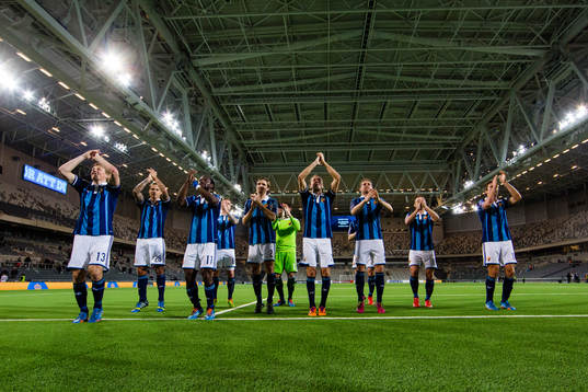Djurgårdens spelare tackar publiken