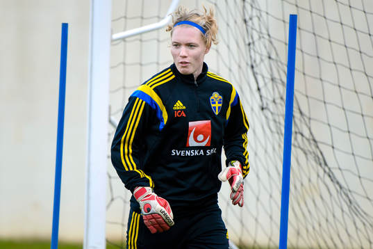 Sveriges målvakt Hedvig Lindahl på en träning