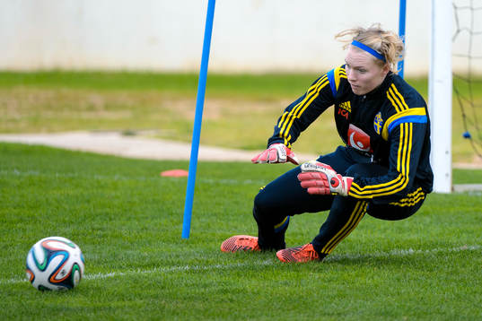 Sveriges målvakt Hedvig Lindahl på en träning