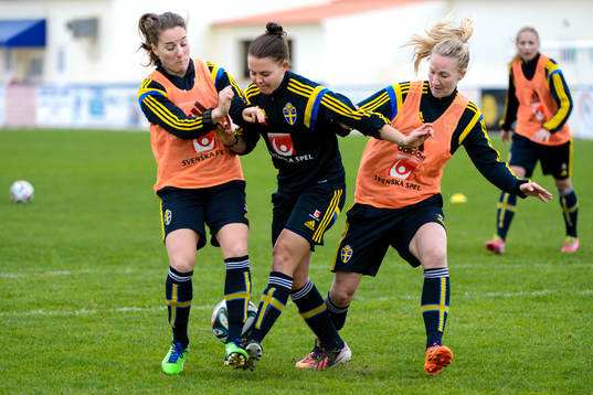 Närkamp mellan sveriges Antonia Göransson, Emilia