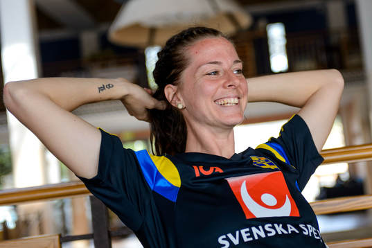 Sveriges Lotta Schelin blir intervjuad