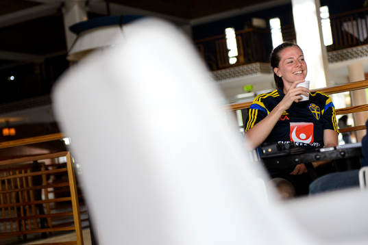 Sveriges Lotta Schelin blir intervjuad