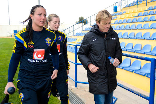 Sveriges målvakt Carola Söberg, Linda Sembrant och