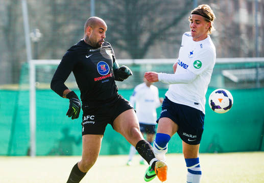 AFC Uniteds målvakt Joshua Wicks i kollision med