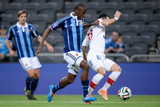 Djurgårdens Mark Mayambela och Assyriskas Bachir Katourgi