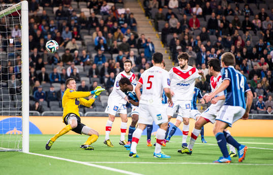Djurgårdens Amadou Jawo nickar utanför