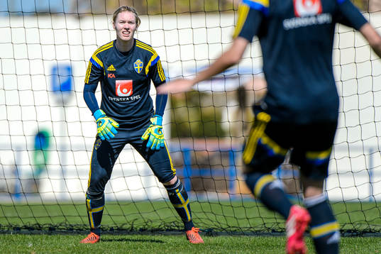 Sveriges målvakt Hedvig Lindahl på en träning