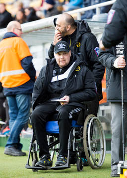 Elfsborgs manager Klas Ingesson kommer in i rullstol