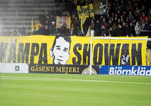 Elfsborgs supportrar stöttar "kämpa Showan" med banderoll