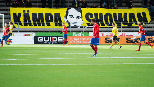 Elfsborgs supportrar med banderollen "Kämpa Showan"