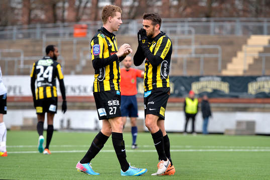 Häckens Björn Anklev (th) deppar med Simon Gustafson