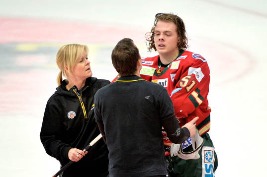 Frölundas Mats Rosseli Olsen men reser sig