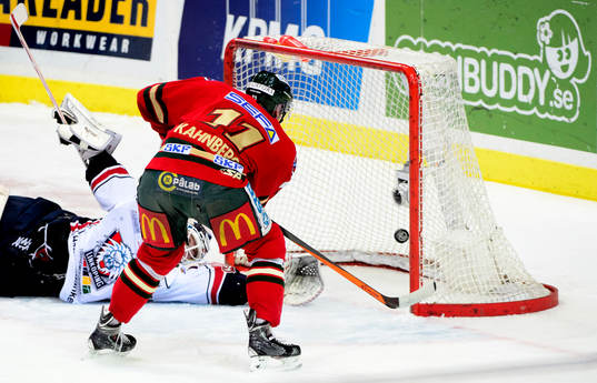 Frölundas Magnus Kahnberg gör 1-0