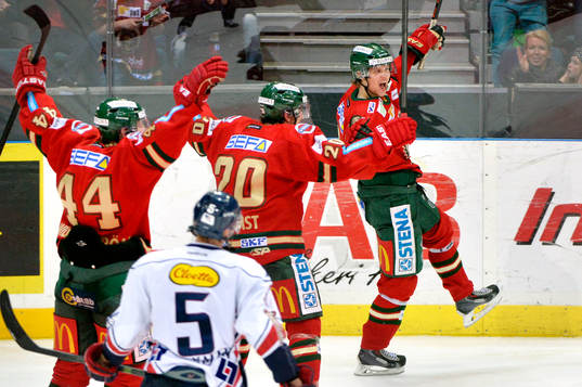 Frölundas Max Görtz jublar