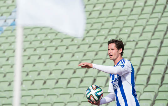 IFK Göteborgs Philip Haglund skall precis kasta ett inkast