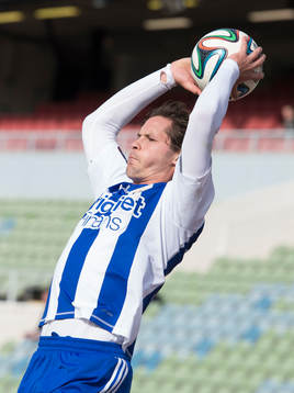 IFK Göteborgs Philip Haglund skall precis kasta ett inkast
