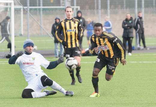 Hässleholms Junior Bangura i träningsmatchen i fotboll