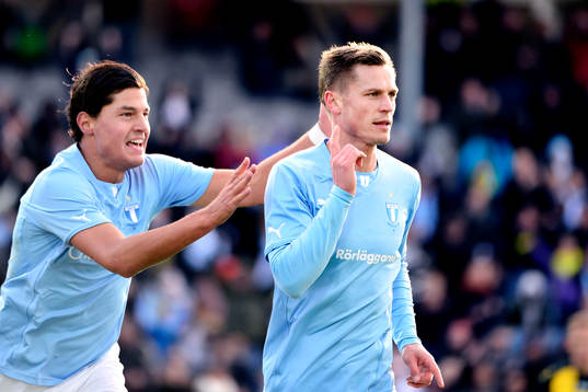 Malmös Markus Rosenberg (th) gör 2-0 och jublar