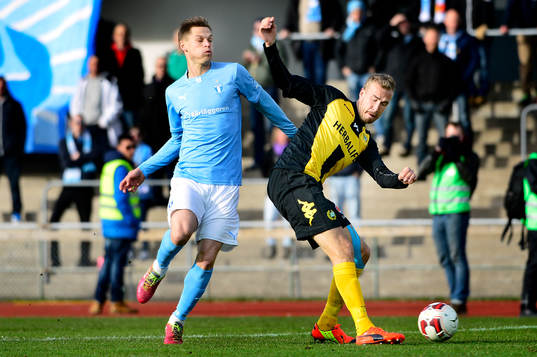 Malmös Markus Rosenberg jagar Hammarbys Daniel Theorin