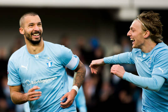 Malmös Guillermo Molins jublar tillsammans Emil Forsberg