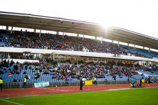 Malmö Stadion i kvällssol