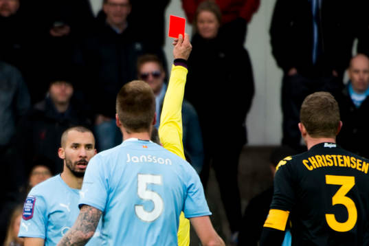 Malmös Guillermo Molins reagerar när han fått direkt
