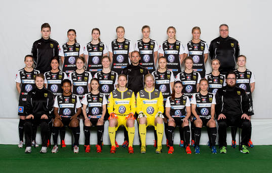 Spelare i damfotbollslaget Umeå IK