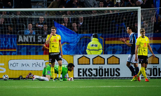 Halmstads målvakt Stojan Lukic, Rickard Magyar och Viktor
