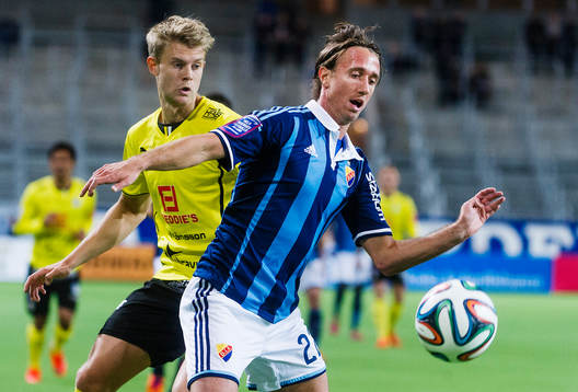 Halmstads Viktor Ljung  och Djurgårdens Philip Hellqvist i
