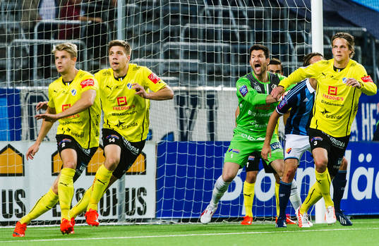 Halmstads Viktor Ljung, Mikael Boman , målvakt Stojan