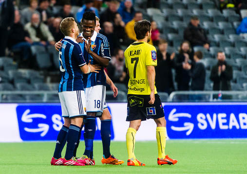 Djurgårdens  Stefan Karlsson och Daniel Amartey  jublar