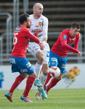 Helsingborgs Abdul Khalili och Loret Sadiku stoppar