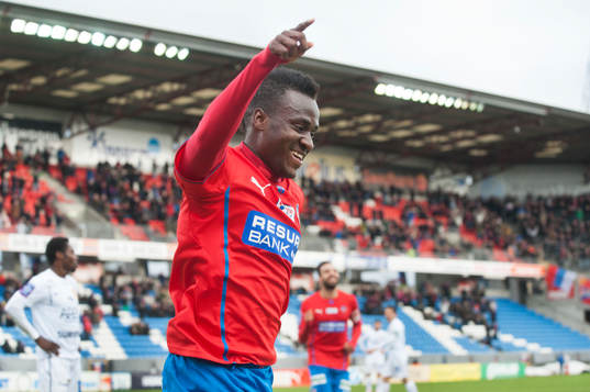Helsingborgs David Accam har gjort 2-1 i matchen i Svenska