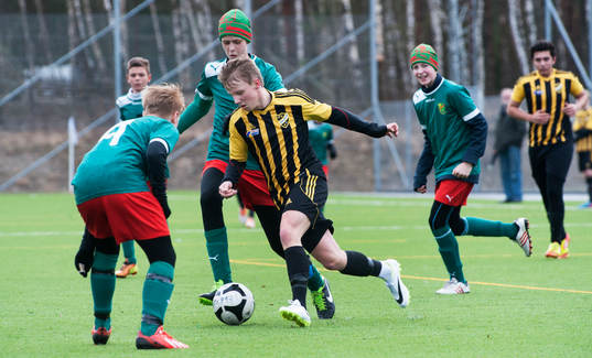 IFK Hässleholms Amel Crnalic i DM-matchen i fotboll för