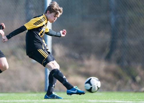 IFK Hässleholms Elliott Nilsson i DM-matchen i fotboll