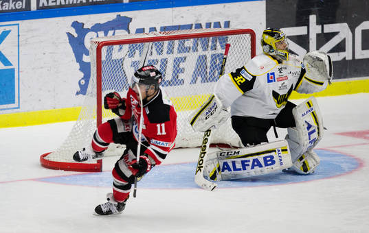 Depp på målvakten Jonas Fransson, Västerås och jubel